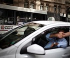 Uso de táxi pode compensar o do carro próprio (Mauricio Lima/AFP)