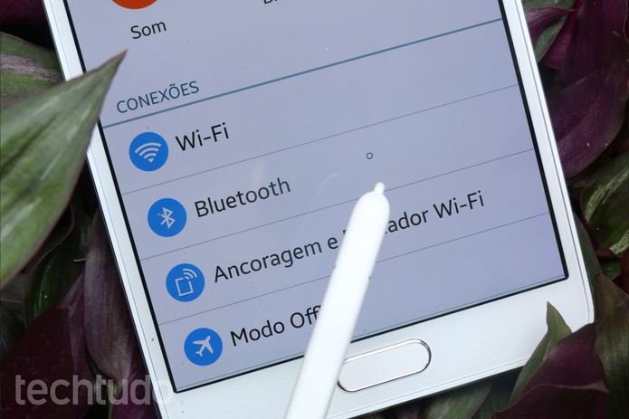 "Bolinha" indica onde a S-Pen está localizada no Galaxy Note 4 (Foto: Lucas Mendes/TechTudo) "Bolinha" indica onde a S-Pen está localizada no Galaxy Note 4 (Foto: Lucas Mendes/TechTudo)