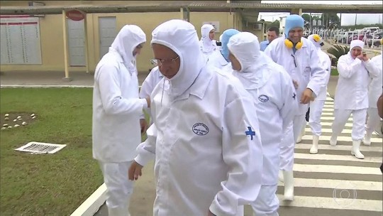 Ministro da Agricultura acompanha fiscalização em frigorífico no Paraná