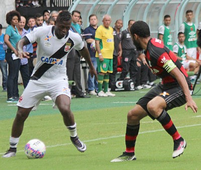 Riasco e Wallace Vasco x Flamengo (Foto: Carlos Gregório Jr/Vasco.com.br) Riasco e Wallace Vasco x Flamengo (Foto: Carlos Gregório Jr/Vasco.com.br)