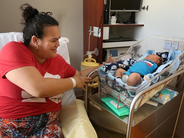 Segundo Gina, Moses está usando roupas para bebês de seis a nove meses (Foto: Sandra J. Milburn/The Hutchinson News/AP)