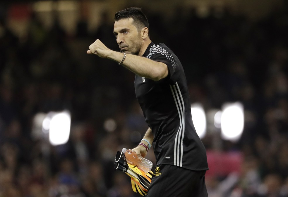 Gianluigi Buffon fará 40 anos em janeiro: firme e forte para mais uma temporada (Foto: Reuters)