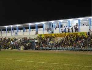 Estádio Aluizão teve bom público (Foto: Renato Pereira)