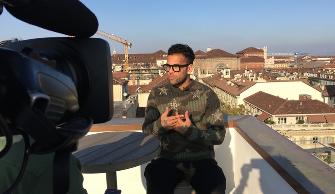 Dani Alves em entrevista para o Esporte Espetacular (Foto: Sergio Gandolphi)