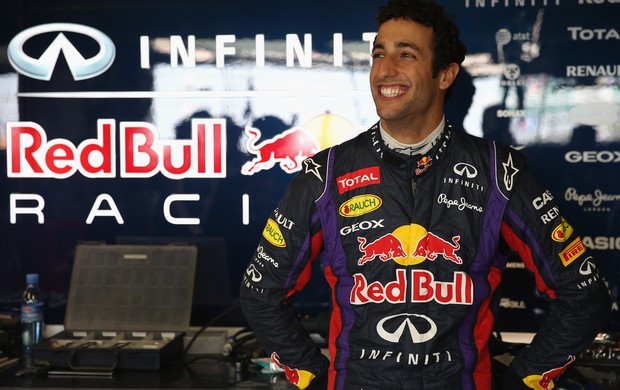 Daniel Ricciardo pilota pela primeira vez a RB9 (Foto: Getty Images)