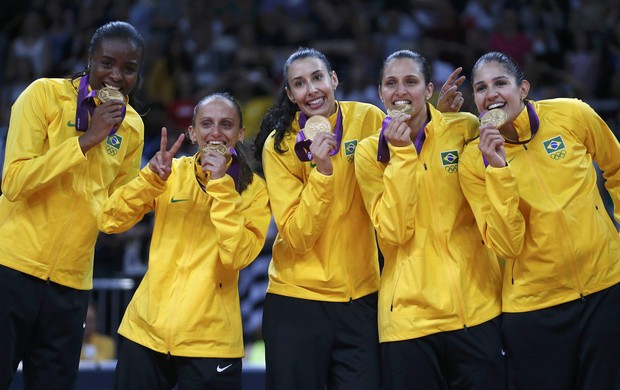 Fabiana, Fabi, Sheilla, Dani Lins e Natália Brasil ouro vôlei Jogos de Londres (Foto: Ivan Alvarado/Reuters) Fabiana, Fabi, Sheilla, Dani Lins e Natália Brasil ouro vôlei Jogos de Londres (Foto: Ivan Alvarado/Reuters)