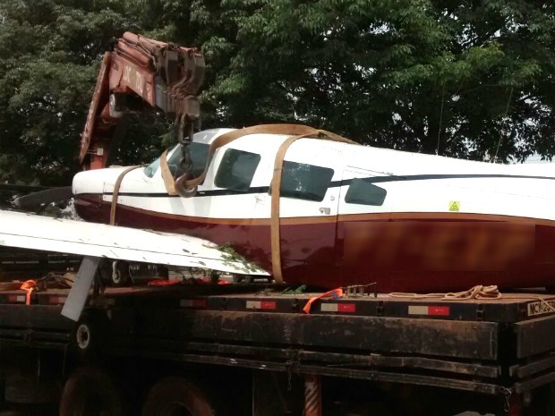 Avião encontrado em Paranavai  (Foto: Wilson Del Passo/ RPC)