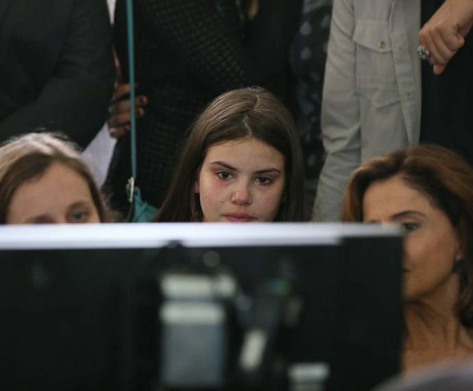 Camila Queiroz se emociona ao ver prévia de cena no intervalo das gravações (Foto: Isabella Pinheiro/Gshow)
