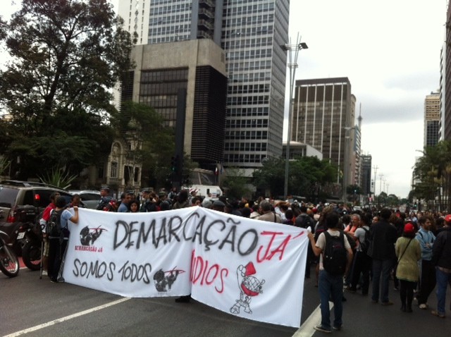 Índios cobram demarcação de terra na capital paulista. (Foto: Lívia Machado/G1) Índios cobram demarcação de terra na capital paulista. (Foto: Lívia Machado/G1)
