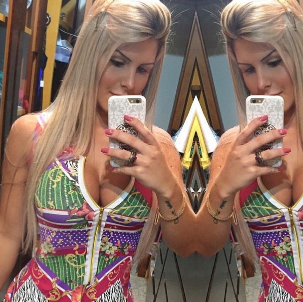 EGO Multiplica Ex BBB Julia Nunes Exibe Decot o Em Dose Dupla
