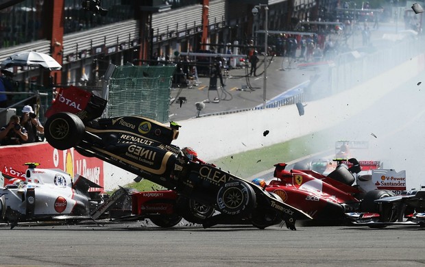 Romain Grosjean provoca acidente cinematográfico na largada do GP da Bélgica (Foto: Getty Images)