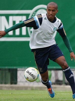 Amaral fica fora, e Verdão relaciona 17 jogadores para estreia no Paulista