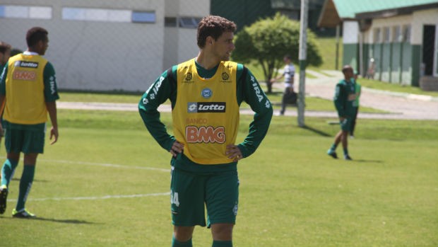 Lucas Mendes, do Coritiba (Foto: Gabriel Hamilko/Globoesporte.com)