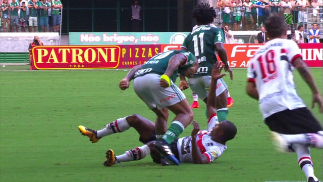 Felipe Melo provoca Corinthians e diz que espetáculo é com o Barcelona