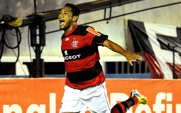 Hernane comemora gol do Flamengo contra o Friburguense (Foto: Alexandre Vidal / Fla Imagem)