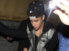 Segurança de Justin Bieber usa lanterna para evitar fotos do cantor
