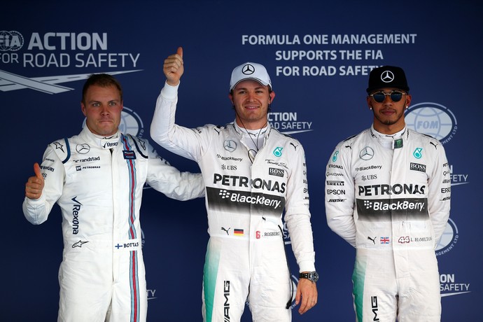 Nico Rosberg, ao lado de Lewis Hamilton e Valtteri Bottas, os três primeiros do grid do GP da Rússia (Foto: Getty Images)