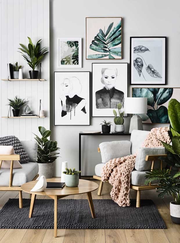 Décor do dia: sala de estar com plantas reais e em quadros (Foto: reprodução)