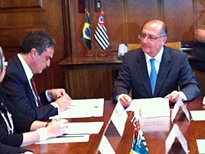 Cardozo e Alckmin assinam termo de cooperação (Foto: Tatiana Santiago/G1)
