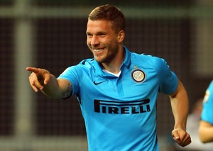 Podolski comemora Udinese x Internazionale (Foto: AP Photo/Paolo Giovannini)