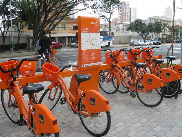 Estação Cinemateca, em São Paulo, já está disponível para o empréstimo de bicicletas (Foto: Nathália Duarte/G1)