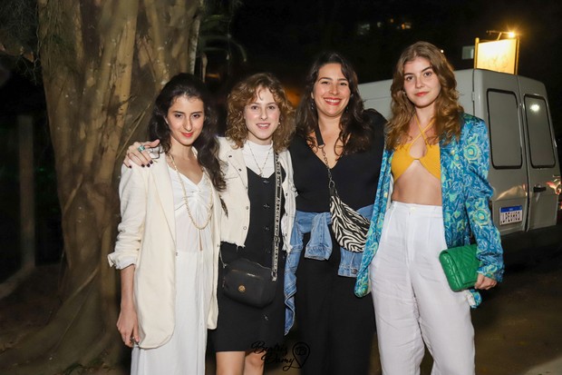 Carol Romano, Vitória Falavenna, Laura Prado e Thayla Luz (Foto: Beatriz Damy/AgNews)