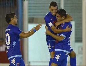 Leguizamon comemora, Tigre x Sporting Cristal (Foto: AFP)