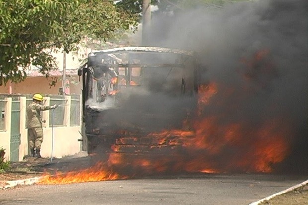 Ônibus escolar explode em Aragarças, Goiás (Foto: Ricardo Manciolli/Arquivo Pessoal)