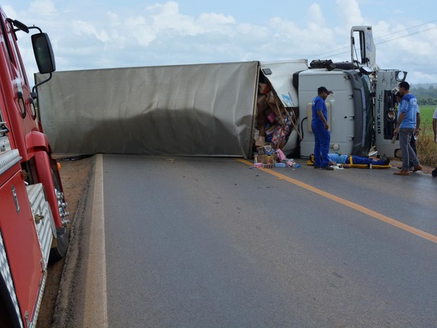 O caminhão baú trafegava no sentido à Ariquemes (Foto: Jeferson Carlos/G1)