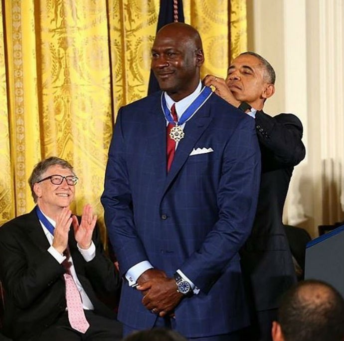 Michael Jordan recebe homenagem nos Estados Unidos (Foto: Reprodução/Instagram NBA) Michael Jordan recebe homenagem nos Estados Unidos (Foto: Reprodução/Instagram NBA)