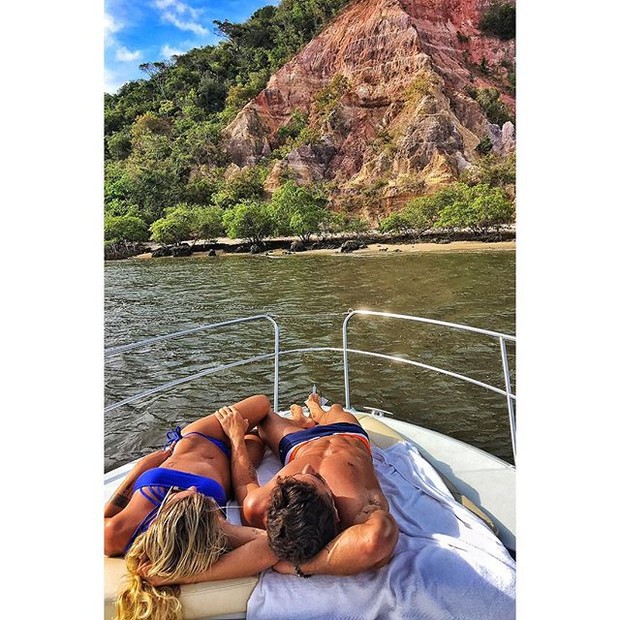 A Gabriela Pugliesi com o namorado Erasmo (Foto: Instagram / Reprodução)