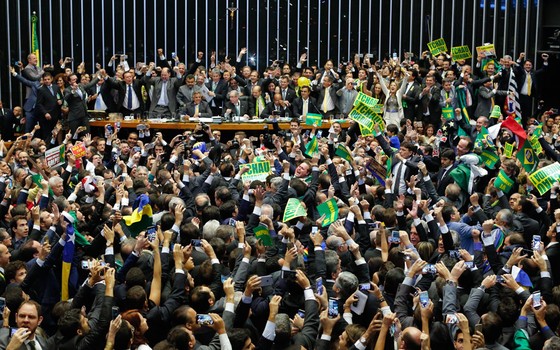 Impeachment de Dilma passa na Câmara - ÉPOCA | Tempo