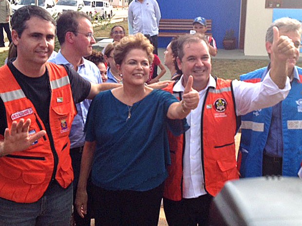 A presidente Dilma Rousseff com o govenador do Acre, Tião Viana (PT), durante visita a Rio Branco  (Foto: Veriana Ribeiro / G1 AC)