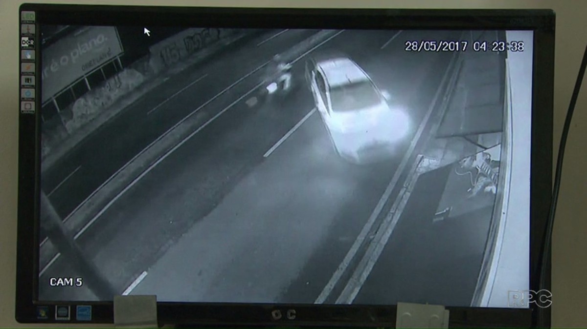 Carro invade loja em Ponta Grossa; assista | PR / Campos Gerais e ... - Globo.com