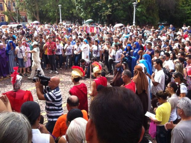 Cerca de 10 mil fiéis participaram da procissão (Foto: Camila Henriques/G1 AM)