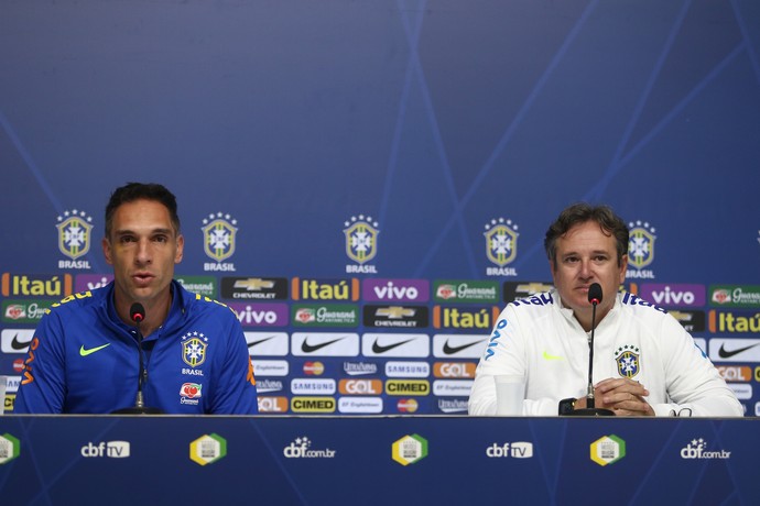 Coordenador Erasmo Damiani e goleiro Fernando Prass (Foto: Lucas Figueiredo / MoWA Press)