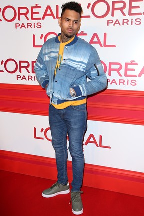 Chris Brown em evento em Paris, na França (Foto: Pierre Suu/ Getty Images)