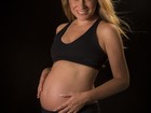 Prestes a dar à luz, Juliana Baroni mostra barrigão: 'Muito feliz'