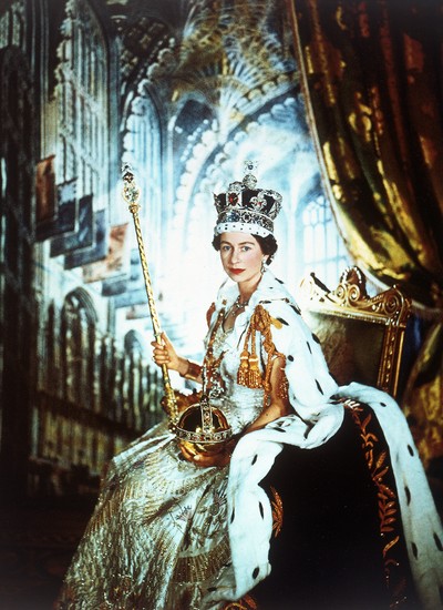 Imortalizada pelo fotógrafo Cecil Beaton em sua coroação, em 1953 (Foto: Reprodução) Imortalizada pelo fotógrafo Cecil Beaton em sua coroação, em 1953 (Foto: Reprodução)