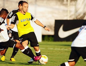 Guilherme treino Corinthians (Foto: Marcos Ribolli / Globoesporte.com)