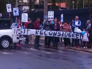 Pacientes e parentes pedem liberação da &#39;pílula do câncer&#39; em São Carlos (Foto: João Victor Néo/ EPTV)