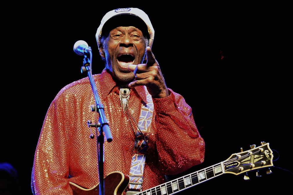 Imagem de 15 de abril de 2013 mostra Chuck Berry em show em Montevidéu, no Uruguai (Foto: PABLO PORCIUNCULA/AFP)