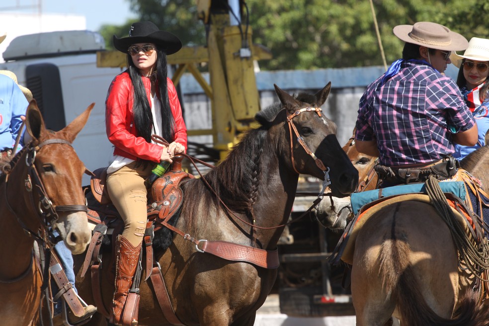 Calvagada abre as festas da Expojipa (Foto: Pâmela Fernandes/G1)