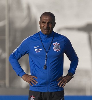 Campo reduzido, três contra dois e tiros a gol: treino aberto no Corinthians