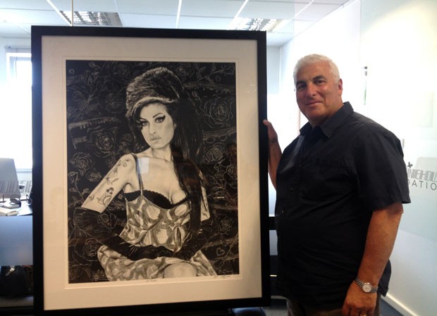 Pai de Amy Winehouse mostra arte "27 rosas" criada por Peter Jurik (Foto: Divulgação/Amy Winehouse Trouble)