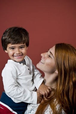 (Foto: Mariah Rocha posa com filho / Foto: Paula Giolito)
