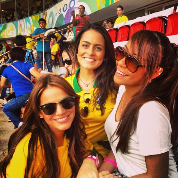 Bruna Marquezine, Marcela Gomes e a irmã de Neymar, Rafaella Santos (Foto: Reprodução/Instagram de Bruna)