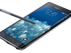 Galaxy Note Edge tem display curvado que &#39;escorre&#39; por uma das laterais do aparelho (Foto: Divulgação/Samsung)