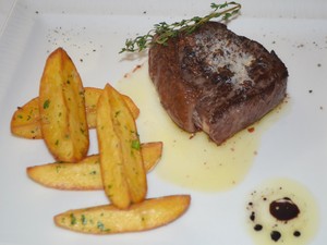 Kobe Beef preparado pelo chef Rodrigo Varela, do Belline Ristorante, em Campinas (Foto: Luciano Calafiori)