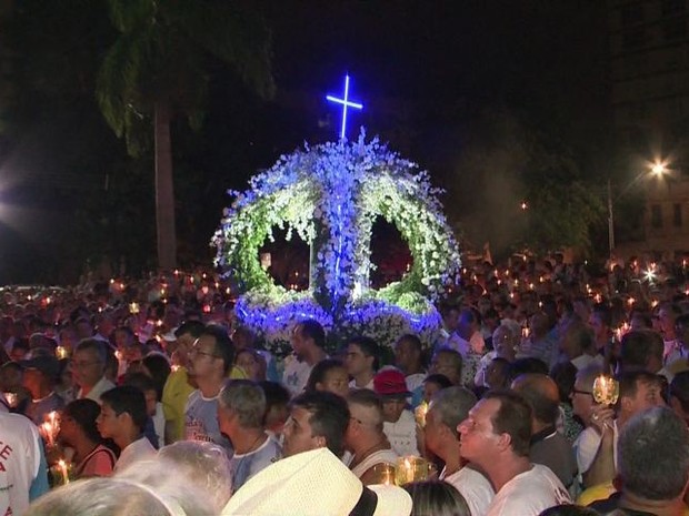 Romaria dos Homens Ã© iniciada com a saÃ­da da imagem da Santa do Centro de VitÃ³ria (Foto: ReproduÃ§Ã£o/ TV Gazeta)